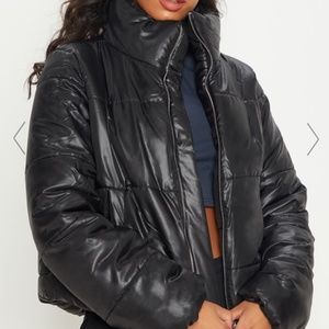 BLACK HIGH SHINE CROPPED PUFFER JACKET Pretty Little Thing